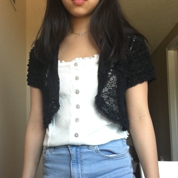 Le Chateau Black Floral Lace Cropped Cardigan - Picture 2 of 4